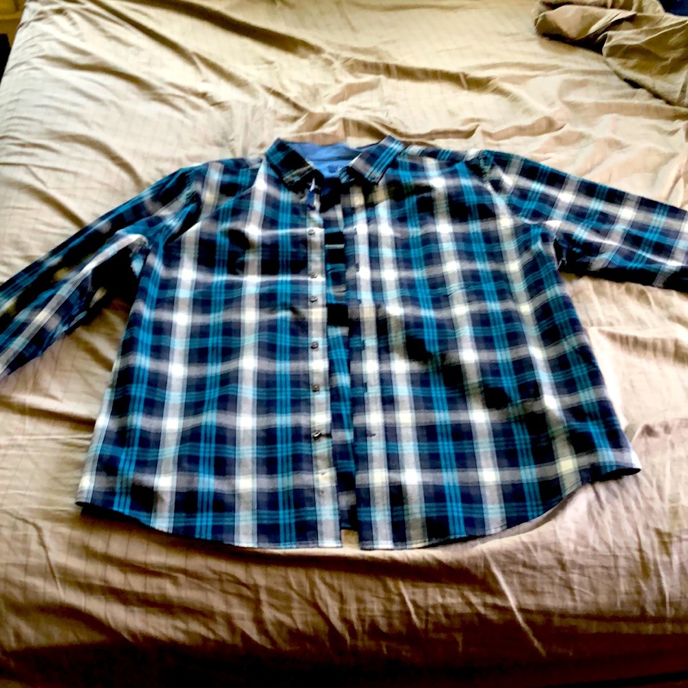 Men’s wrinkle resistant blue plaid button down shirt